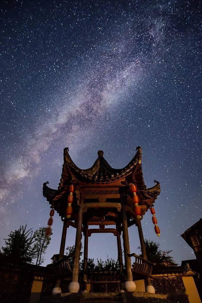 众合白杨影视科技:逆光与侧光的运用:塑造立体人物形象
