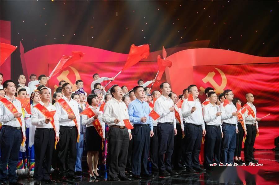 当“红”人遇见“红”城