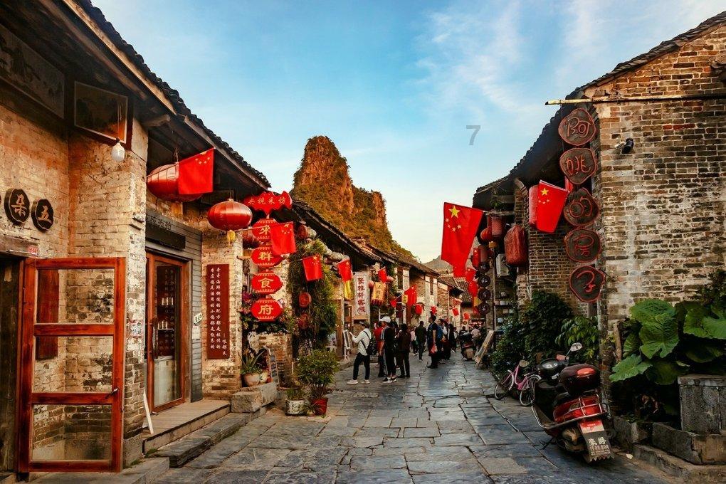 没白给你喂饼！哈登倒地，赵四走过来，随后伸出手：登哥，我拉你起来